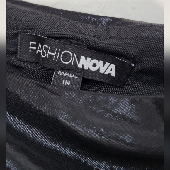 Fashion Nova Metallic Black (Wet Look) Elegant Black One-Shoulder Size Medium - Picture 4 of 4